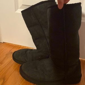 Black Uggs. Size 8
